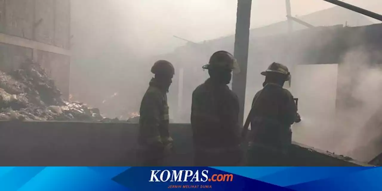 Sudah 33 Jam, Kebakaran Pabrik di Gunung Putri Bogor Belum Sepenuhnya Padam