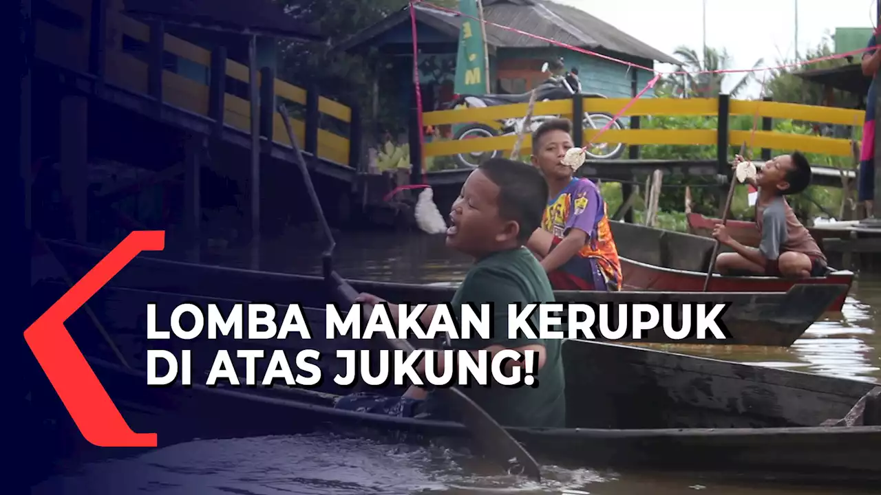 Uniknya Lomba Makan Kerupuk di Atas Perahu Jukung Digelar Satgas TMMD Kodim 1007/ Banjarmasin