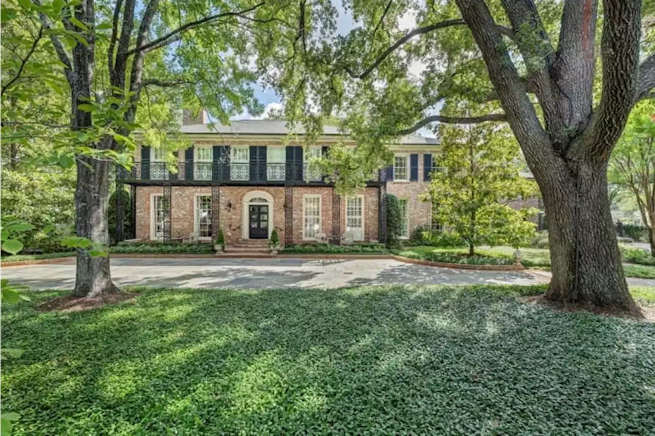 PHOTOS: Elegant $9.5M River Oaks estate a floral-infused gem you have to see