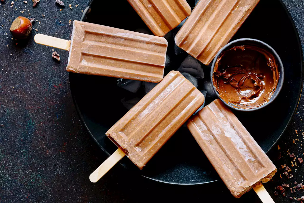 This Recipe For Fudge Pops Is Delightfully Nostalgic & Surprisingly Healthy