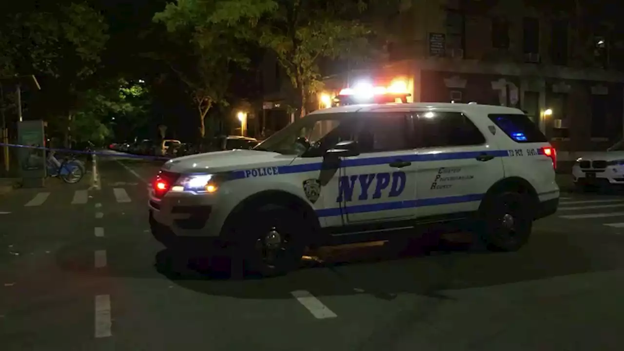 Brooklyn Triple Stabbing Leaves 1 Dead; Police Hunt for Suspects on Scooter