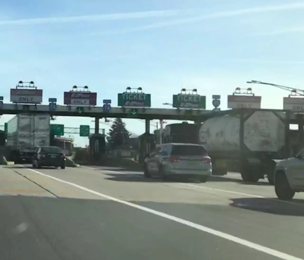 1 person dies in crash on N.J. Turnpike, state police say