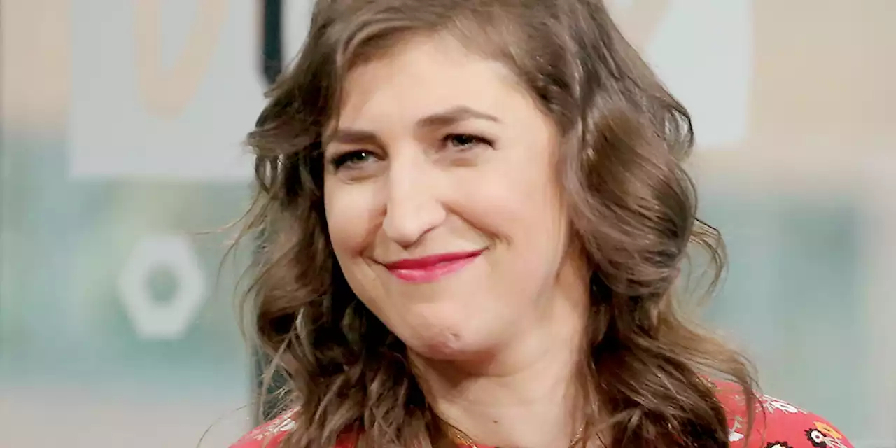 ‘Big Bang Theory’ Fans Can’t Look Away From Mayim Bialik’s NFL Tryout on Twitter