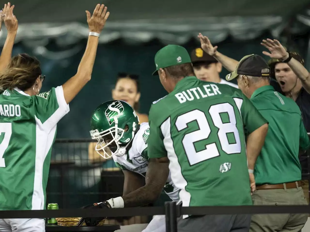 Rider Nation shows support for Duke Williams after nacho fine