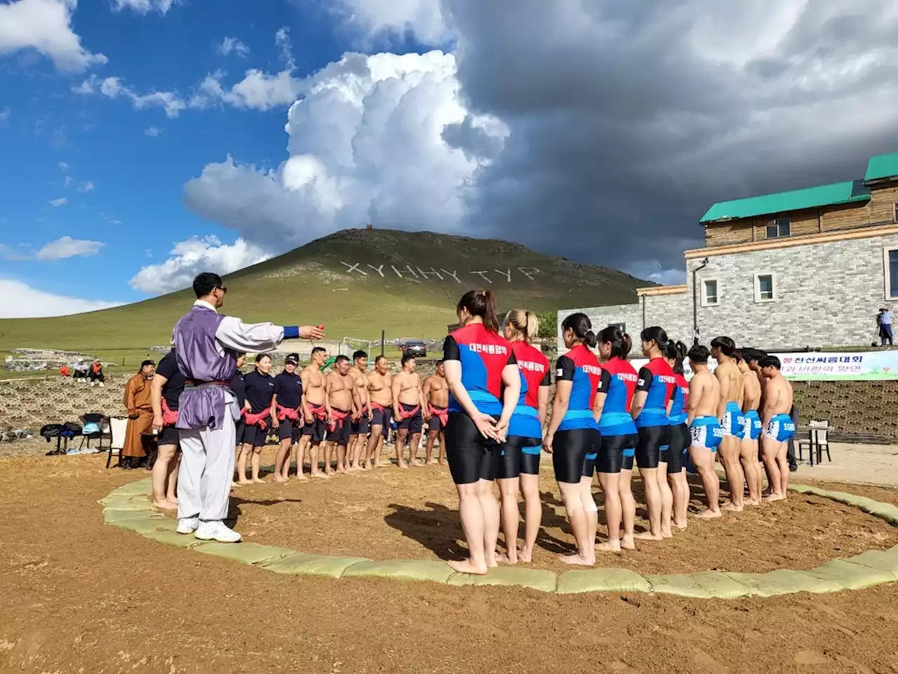 세계로 한 발 더…한국 시범단, 몽골 친선대회서 씨름 소개 | 연합뉴스