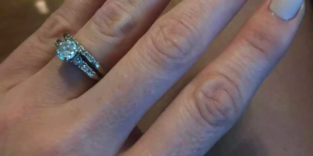 Metal-detecting stranger retrieves woman’s ring lost in sea