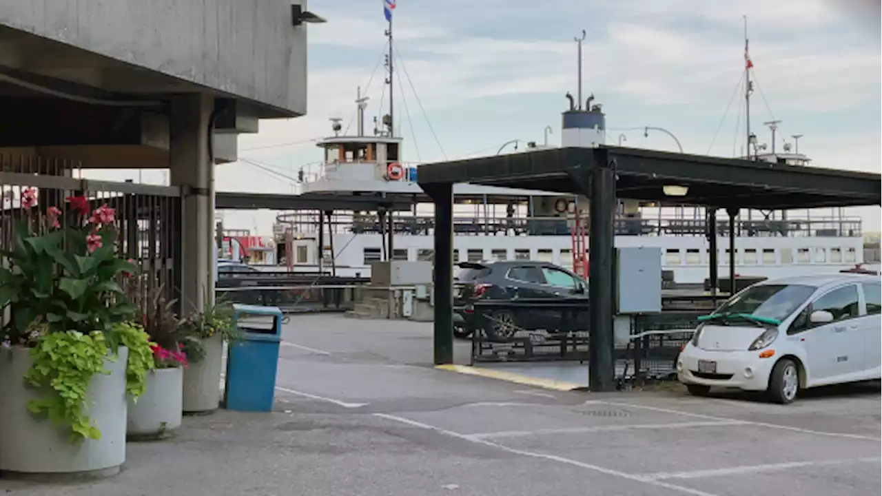 12 people suffered minor injuries after Toronto Island ferry crashes into dock