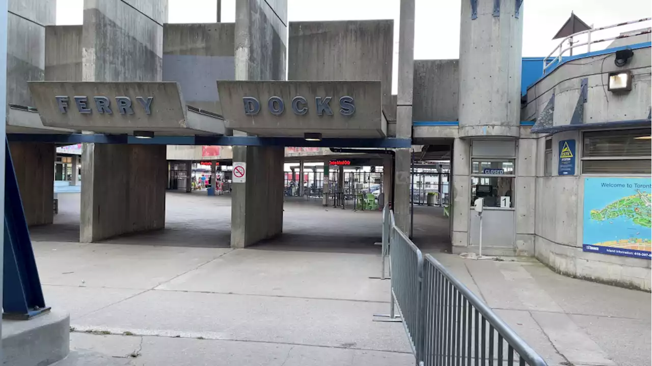 12 people suffered minor injuries after Toronto Island ferry crashes into dock