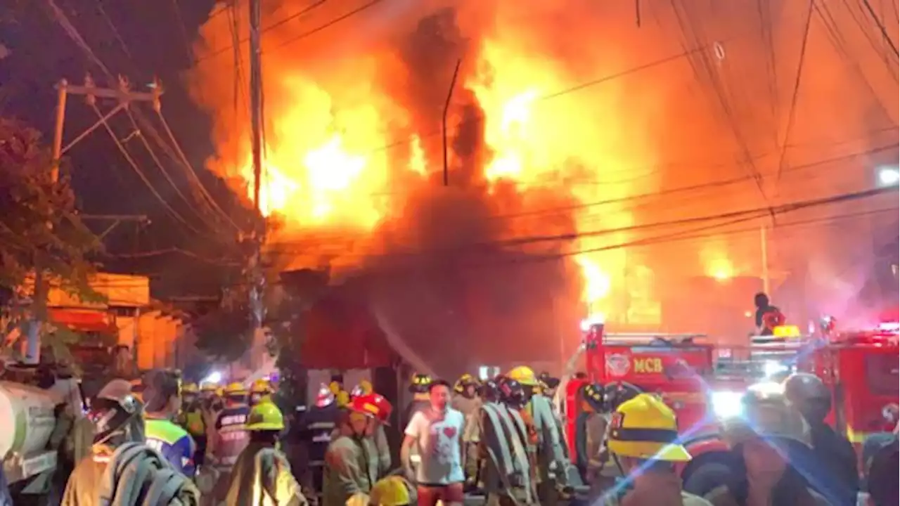 Fire hits residential area in Manila