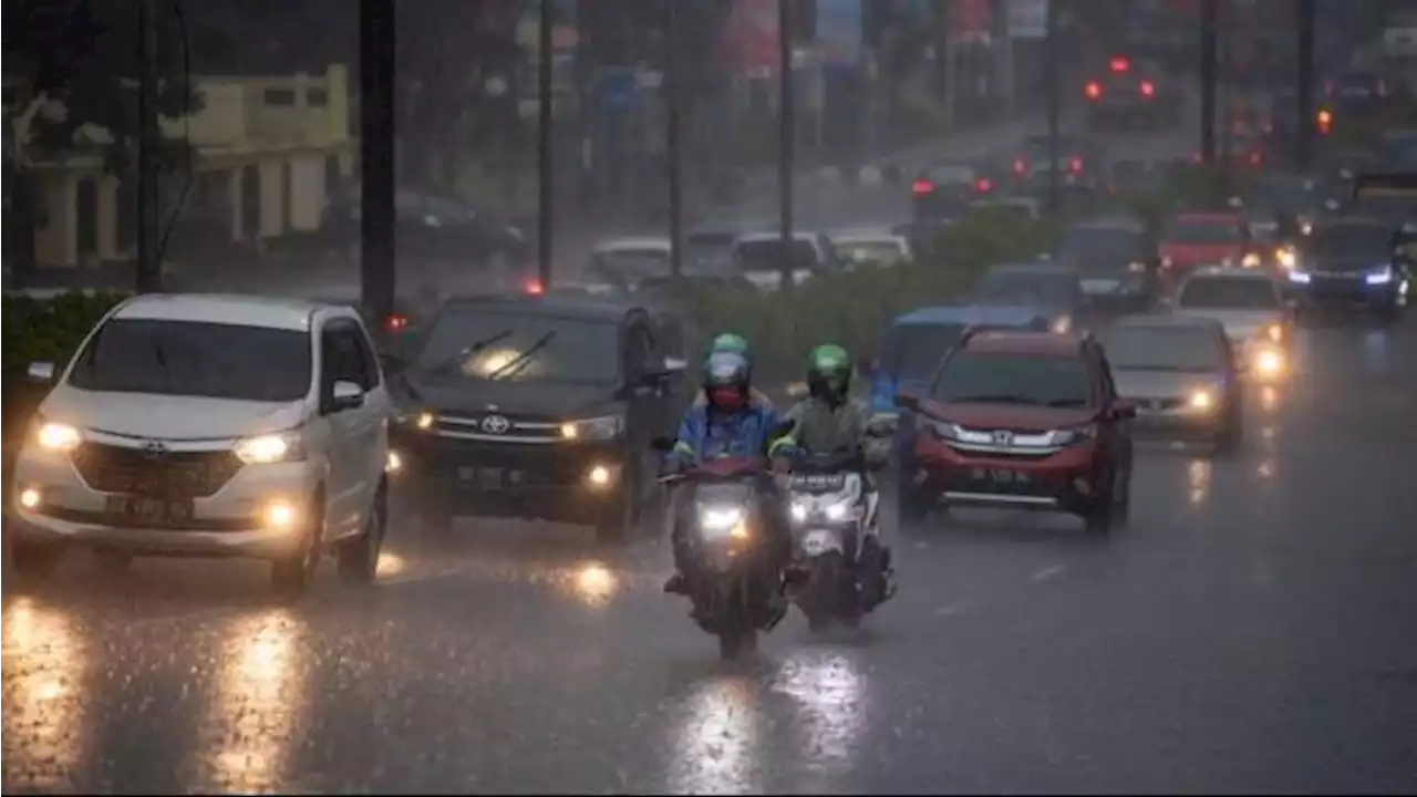 Prakiraan Cuaca Jakarta Hari Ini, BMKG Beri Peringatan Hujan Disertai Petir dan Angin Kencang