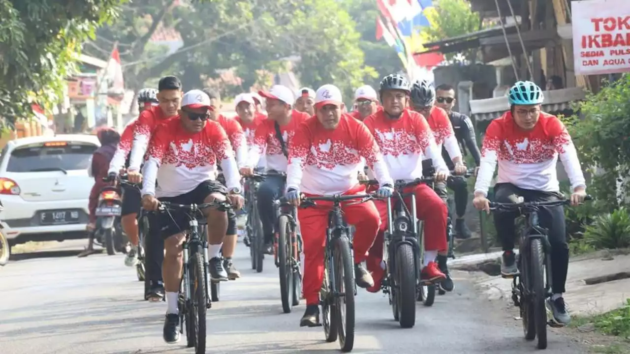 Sambut HUT RI ke-77, Sekjen Gerindra Gowes Bareng Masyarakat dan Bupati Bogor