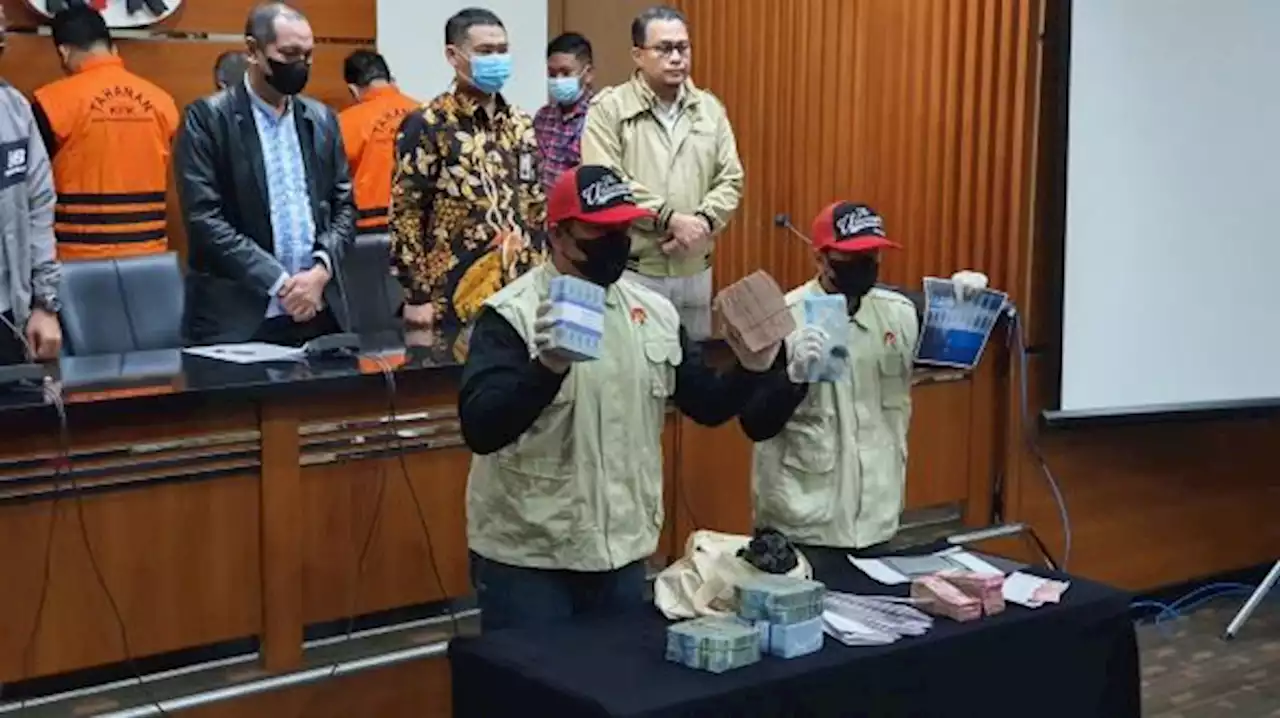 Rektor Unila Simpan Duit Suap di Deposito dan Logam Mulia