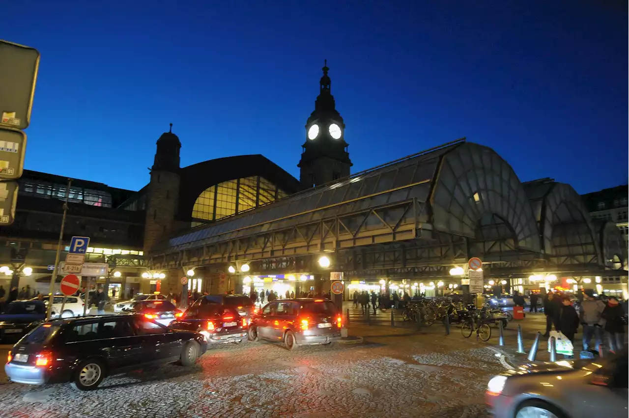 Hitler-Rufe im Hauptbahnhof – Mann landet in Zelle