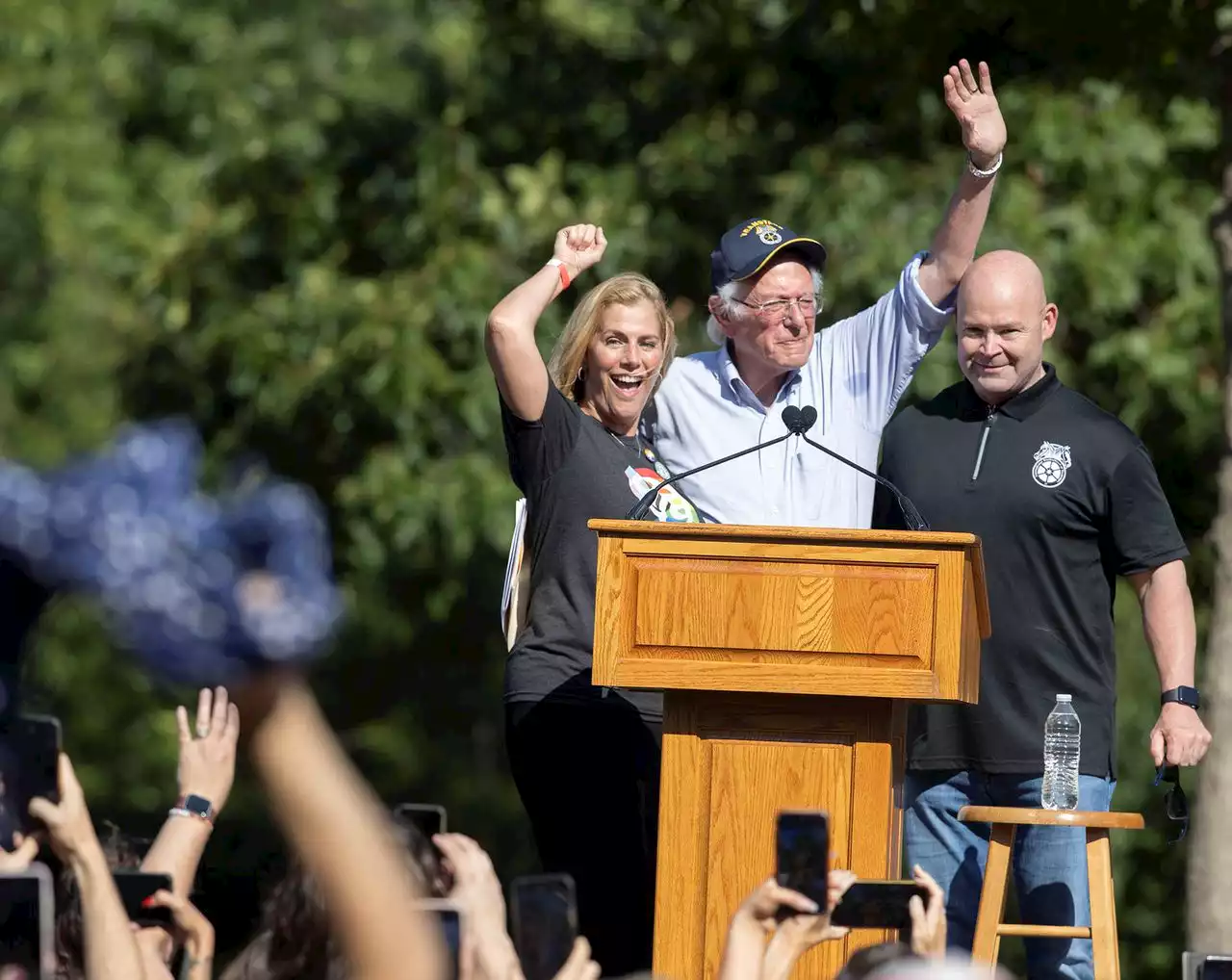 Bernie Sanders tells union partisans at Philly rally that ‘we are in the fight of our lifetimes’