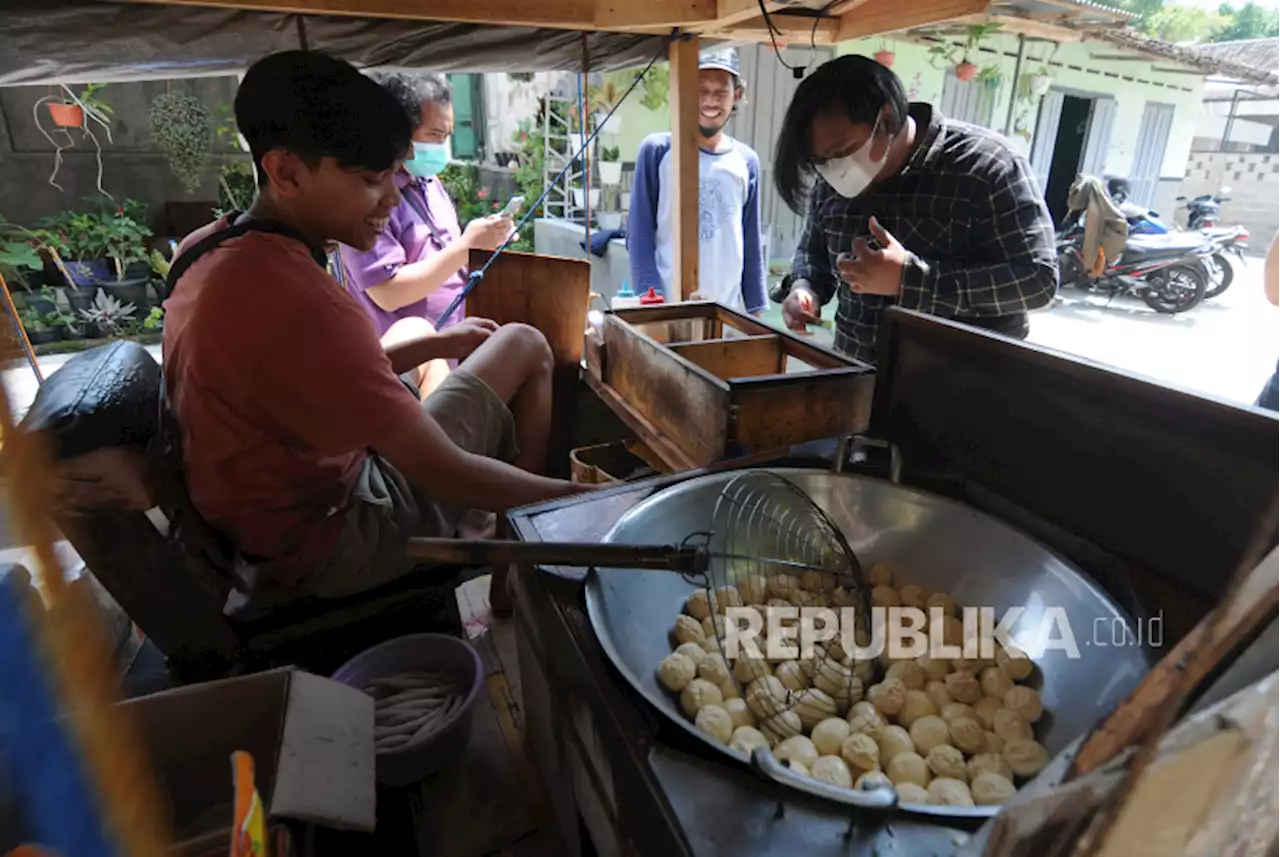 Unik! Sosialisasikan Bayar Pajak, Bapenda Jabar Gendeng Pedagang Tahu Bulat |Republika Online