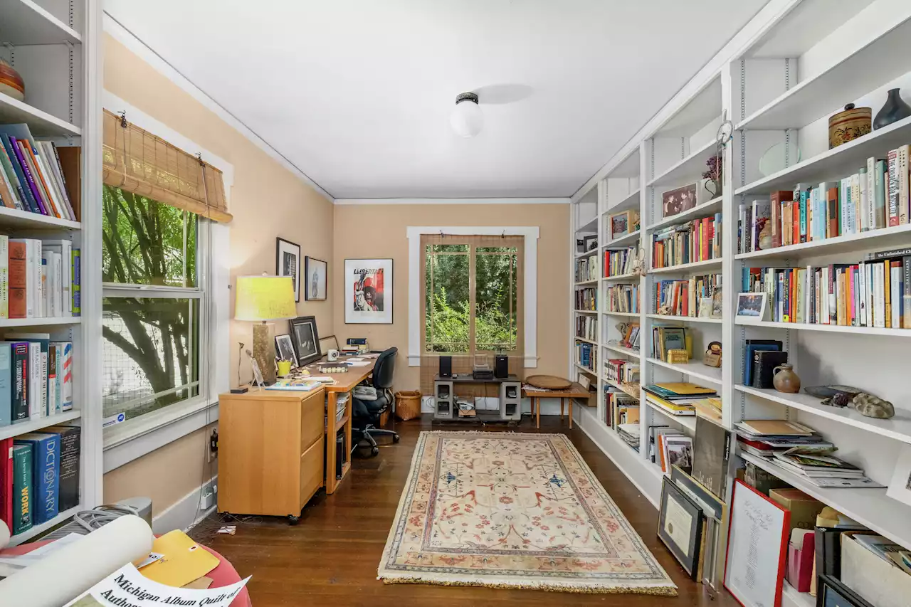 Home of poet laureate and Pulitzer Prize winner hits the market