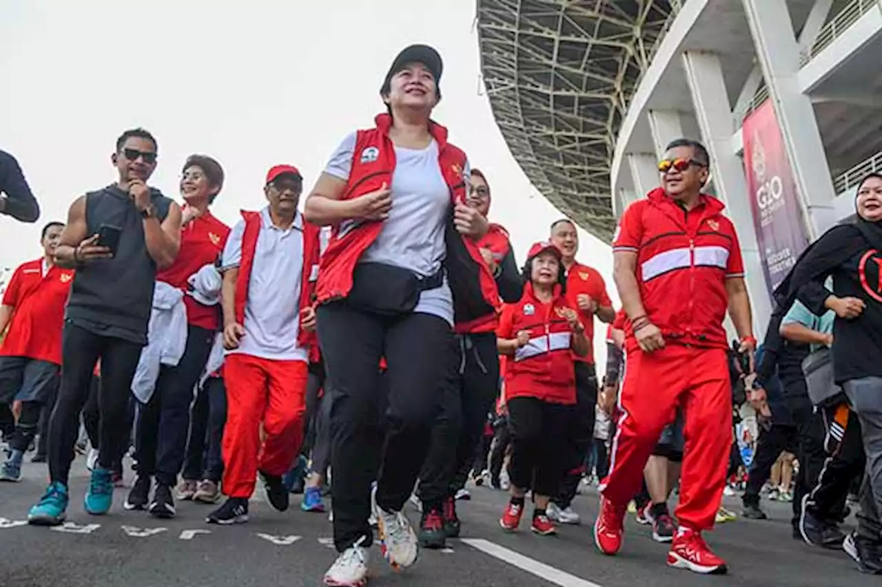 Puan dan Hasto Pimpin Jogging Bersama PDIP di GBK Jakarta Rayakan HUT ke-77 RI