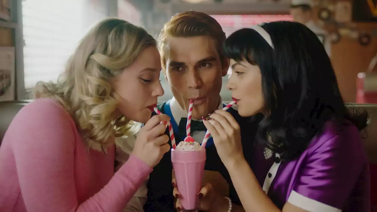 “Riverdale” Residents Aren’t Allowed To Kiss With Tongue