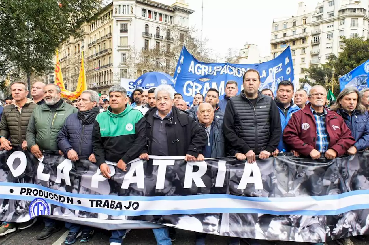 La atípica marcha de la CGT dejó entrever diferencias entre los “Gordos” y el kichnerismo sindical