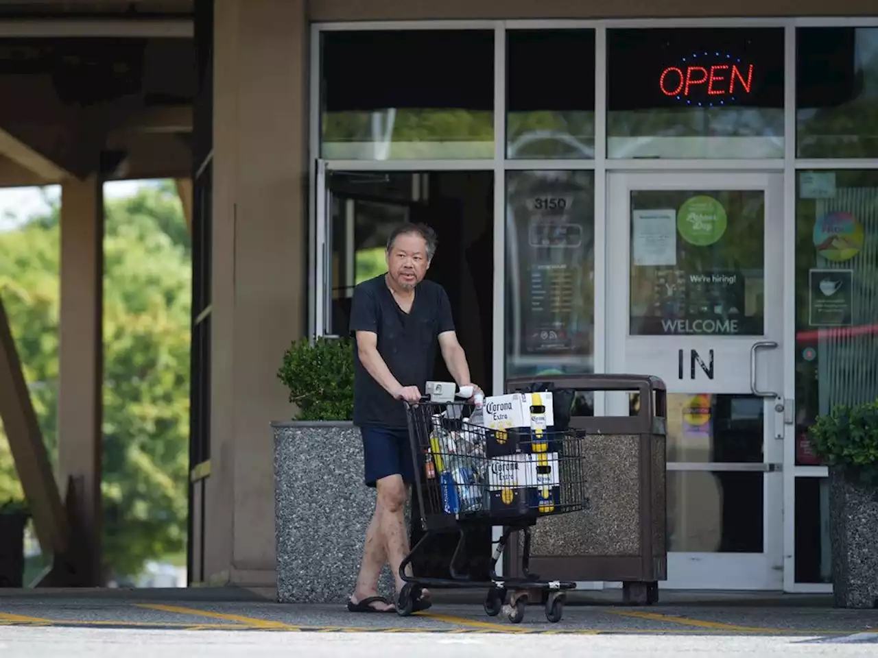 Liquor rationing has customers fuming as BCGEU job action continues