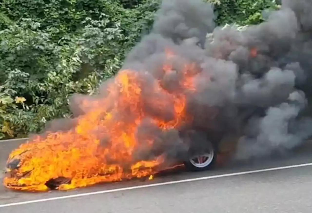 Fire engulfs vehicle along Highway 19 in Nanaimo