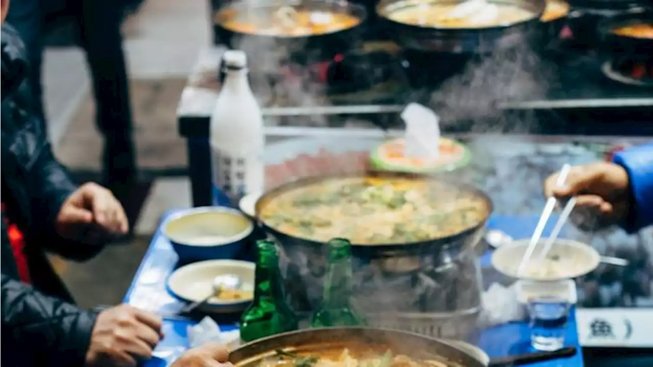 Lagi Heboh Sosikjwa, Tren Mukbang Baru dengan Porsi Mini