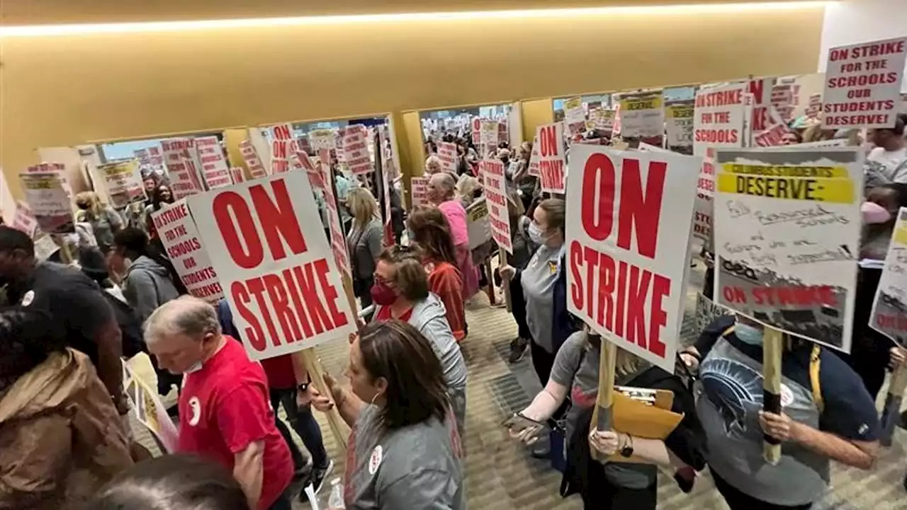 Columbus teachers union votes to strike; Picket lines to begin Monday morning