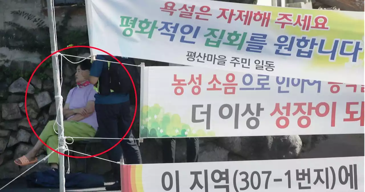 문 사저 경호 강화 첫날…밖에 나와 주변 살피는 김정숙 여사