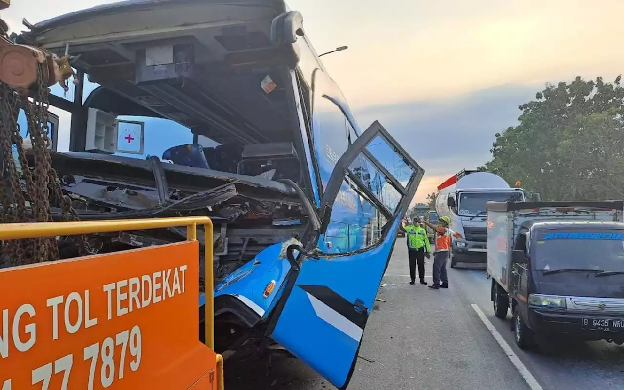 Kronologi Tabrakan 2 Bus, Truk, dan 1 Mobil di Tol Tangerang-Merak