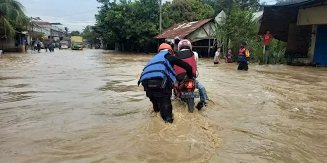 Diguyur Hujan Deras, 5 Kecamatan di Aceh Barat Daya Terendam Banjir | merdeka.com