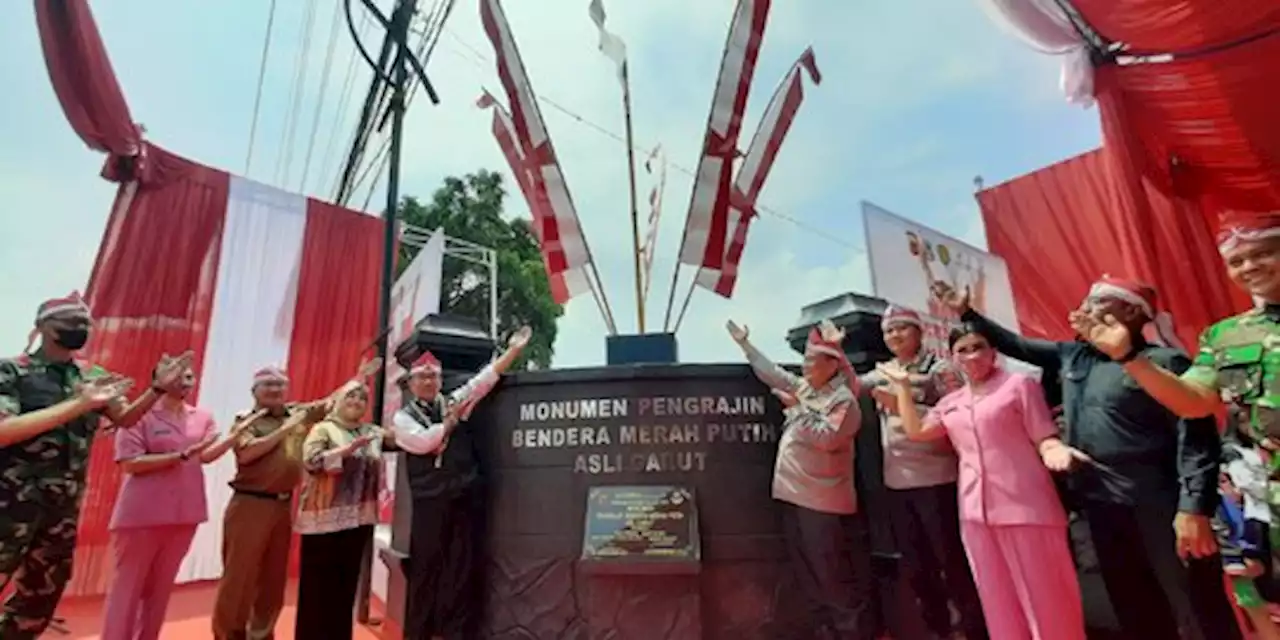 Resmikan Monumen Pengrajin Bendera, Emil: Garut Punya Spesialisasi | merdeka.com