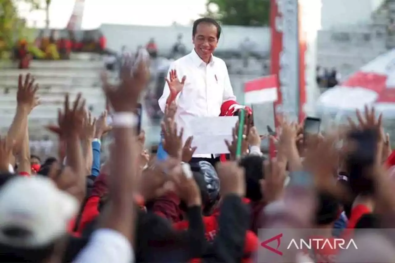 Jokowi Sambangi Surabaya, Beri Jawaban Ini soal Capres Potensial Pilihannya - Pikiran-Rakyat.com