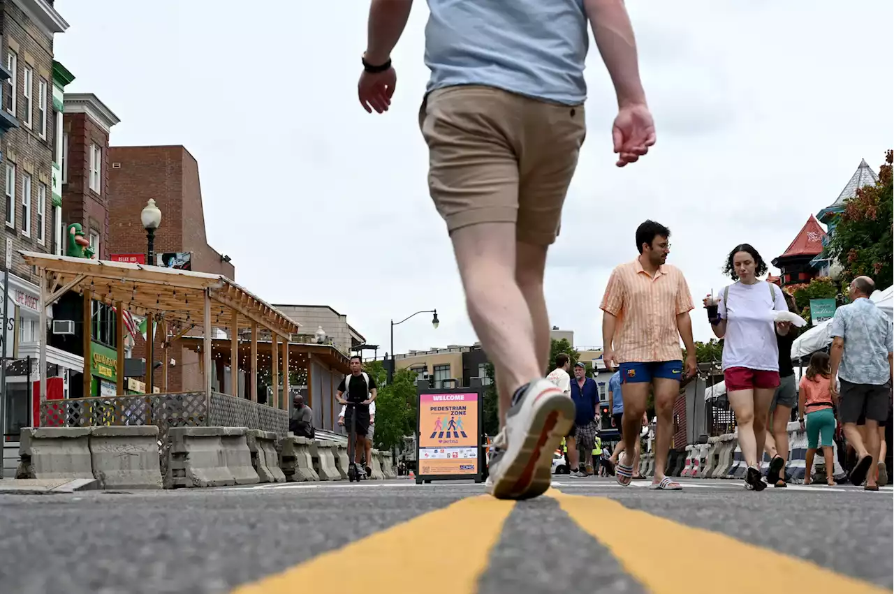 Adams Morgan opens ‘pedestrian zone’ on a rainy Sunday