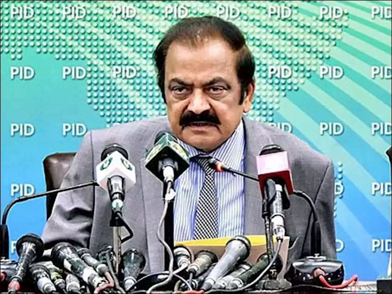 مجسٹریٹ اور پولیس افسران کو دھمکی، وزیر داخلہ کا عمران خان کیخلاف کارروائی کا عندیہ - ایکسپریس اردو