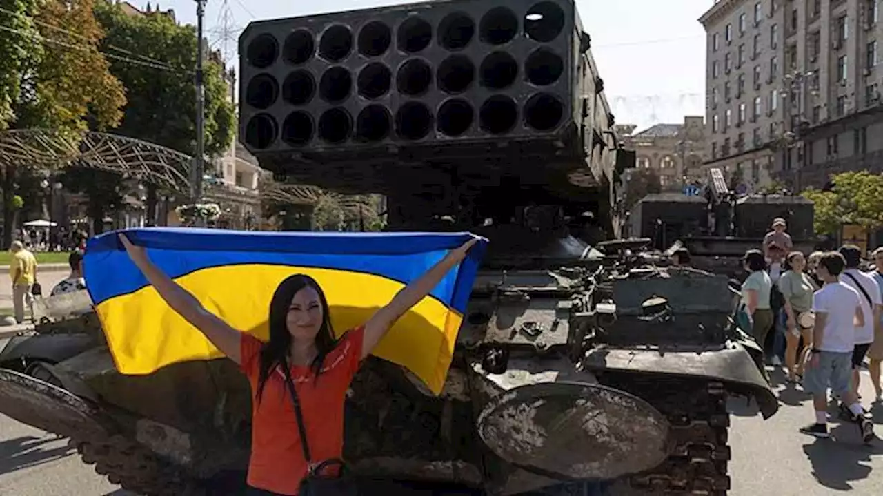 Ukraina Pamerkan Tank Rusia yang Hancur Jelang Hari Kemerdekaannya