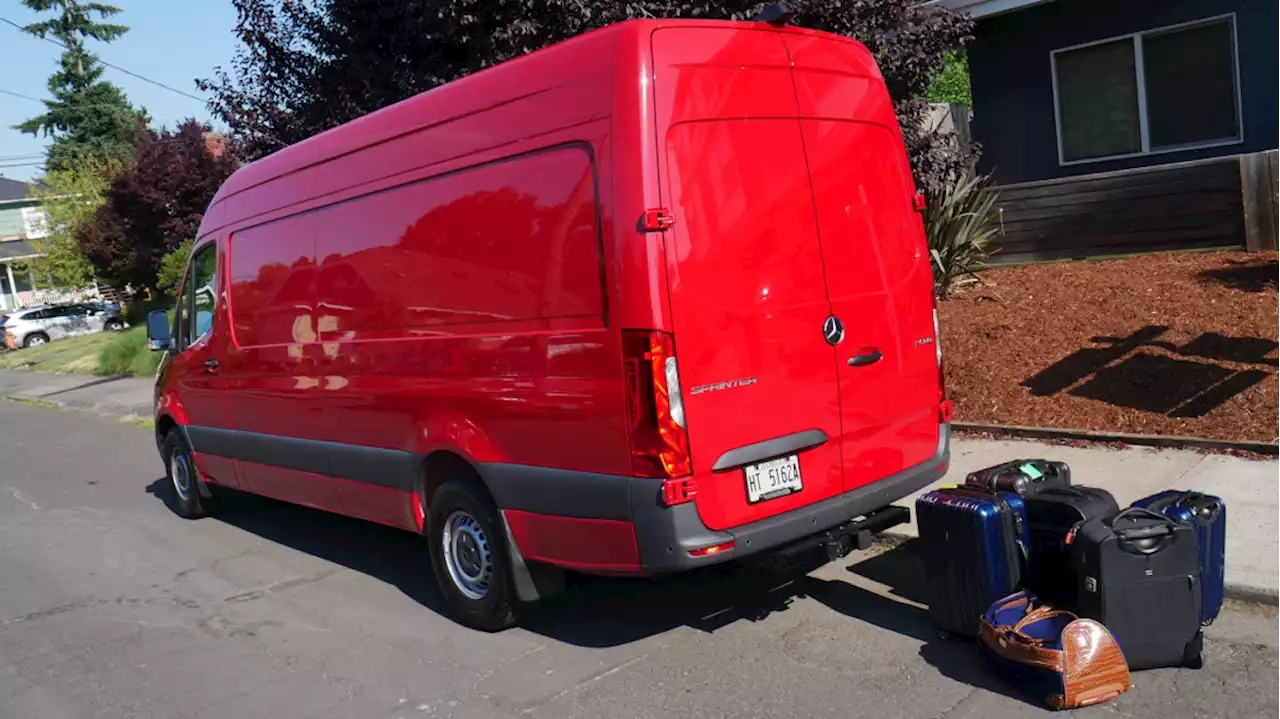 Mercedes-Benz Sprinter 2500 Cargo Van 170-inch Luggage Test | Autoblog