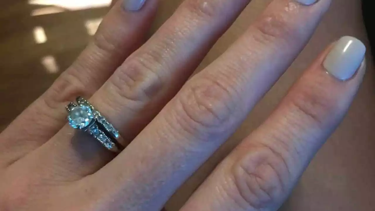 A woman lost her wedding ring at a NH beach. So, a stranger searched for days to find it