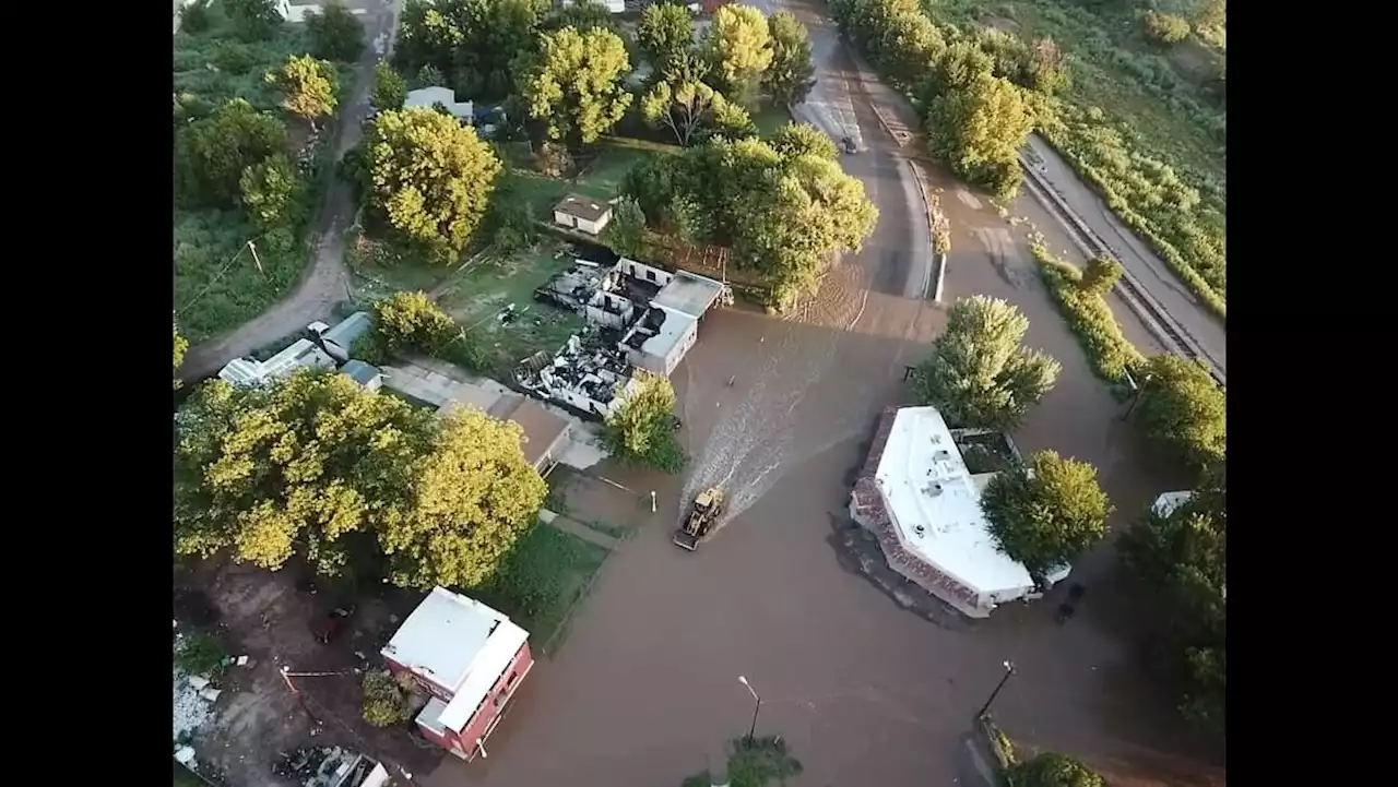 Duncan residents evacuated after Gila River floods town