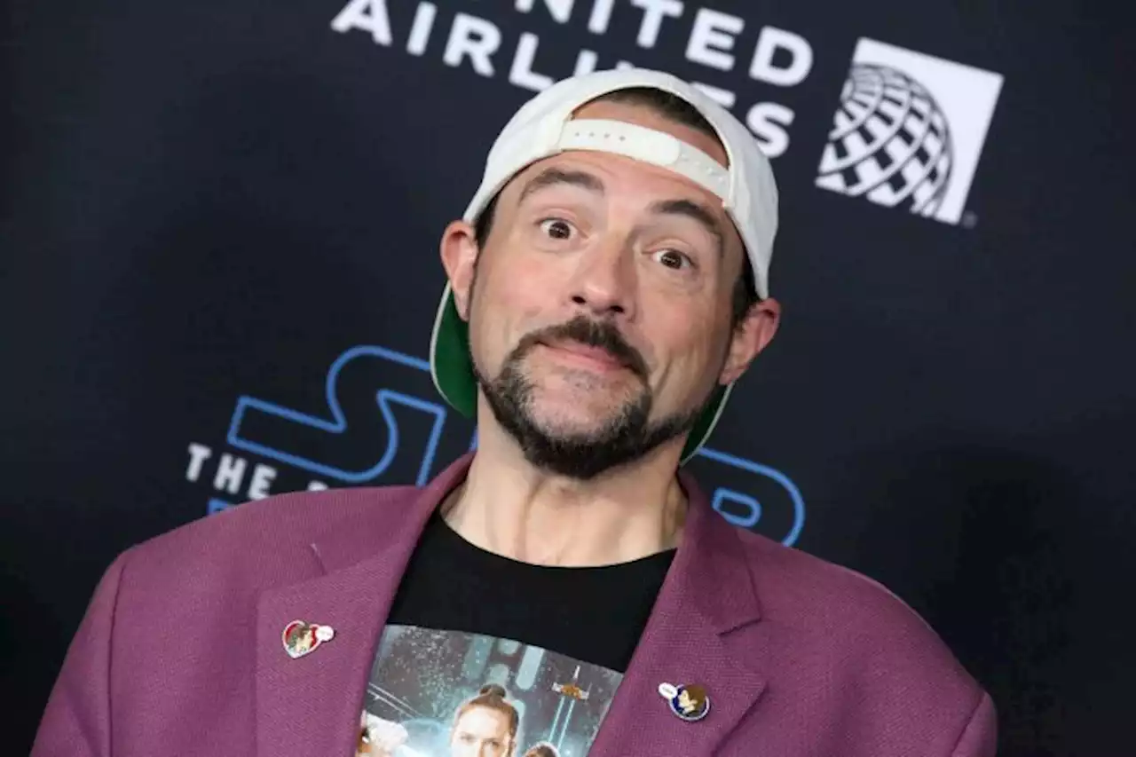 Kevin Smith Says Jennifer Lopez & Ben Affleck’s Wedding Was ‘Overwhelmingly Emotional’ (Exclusive)