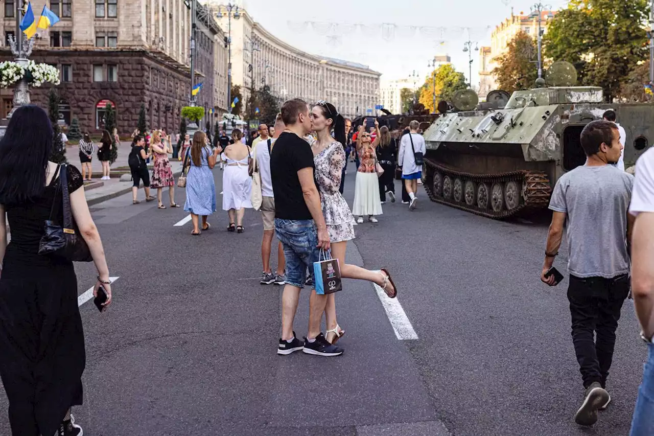 Crowds gather to mark Ukrainian Independence Day as celebrations cancelled over fears of Russian attacks