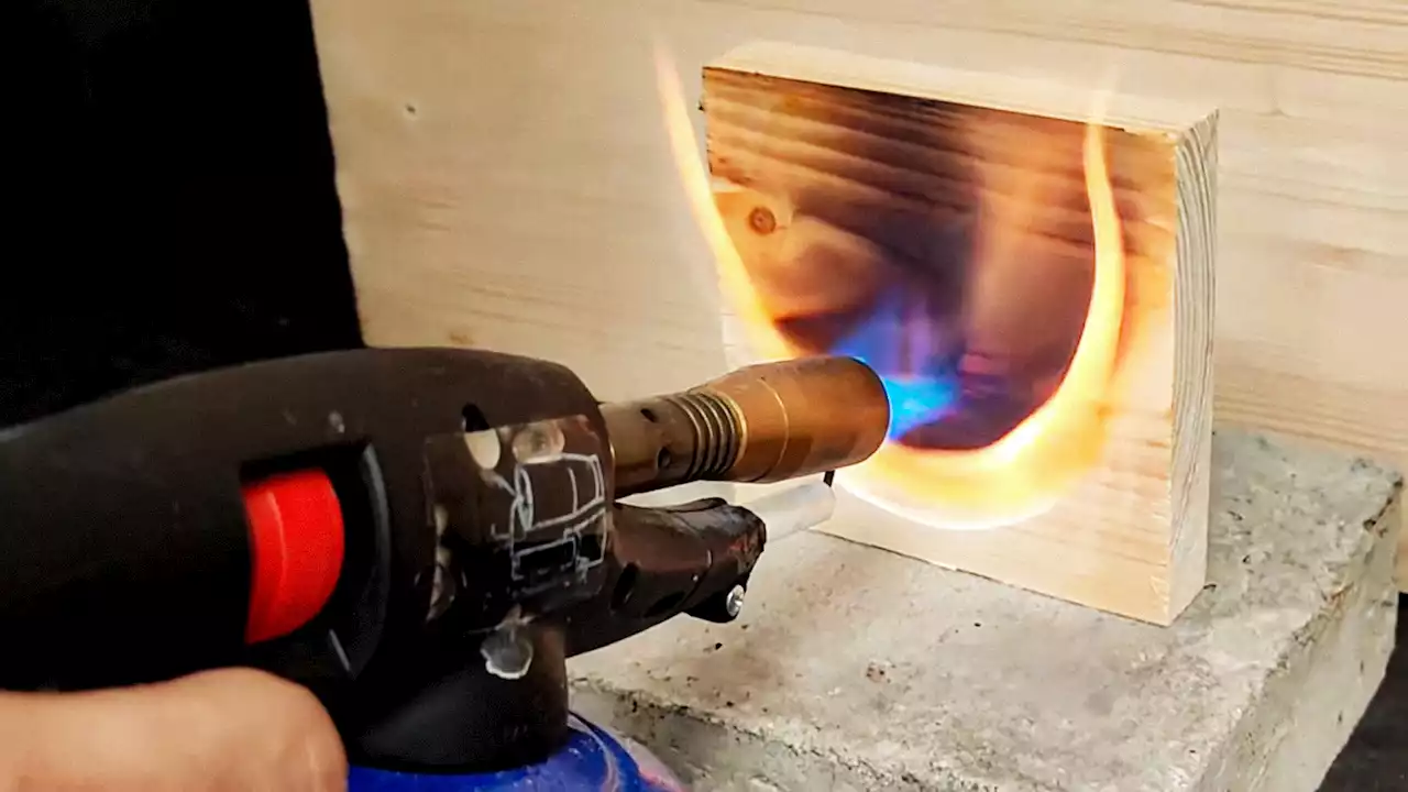 A fireproof wood achieves the highest class in burning test thanks to an invisible coating