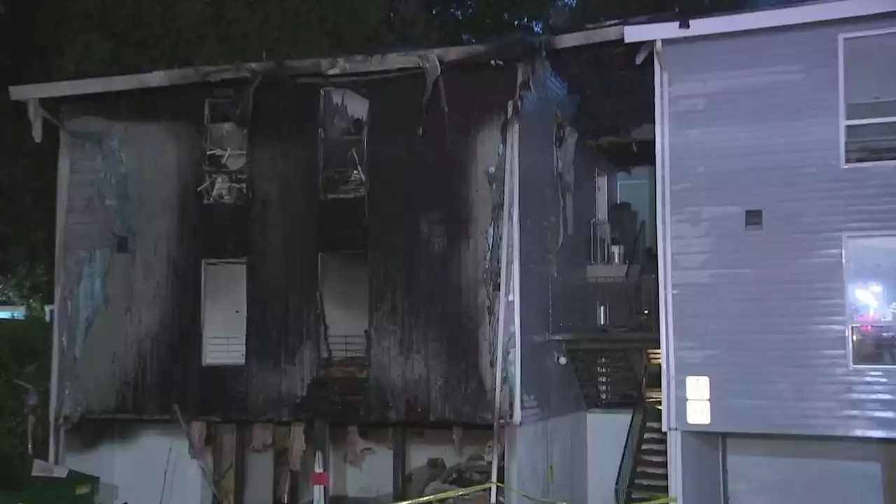 Flames at Lynnwood apartments force more than a dozen out of homes