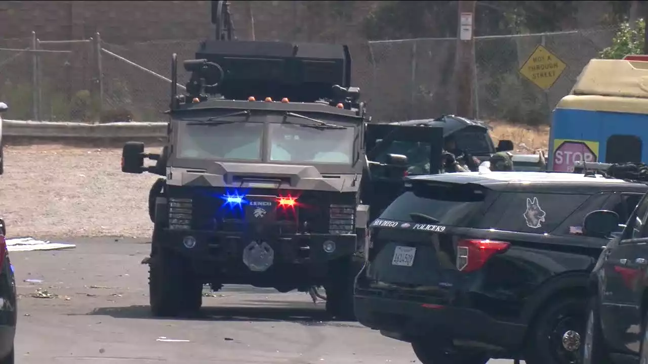 Mountain View-area SWAT standoff ends after 30 hours, suspect behind bars -