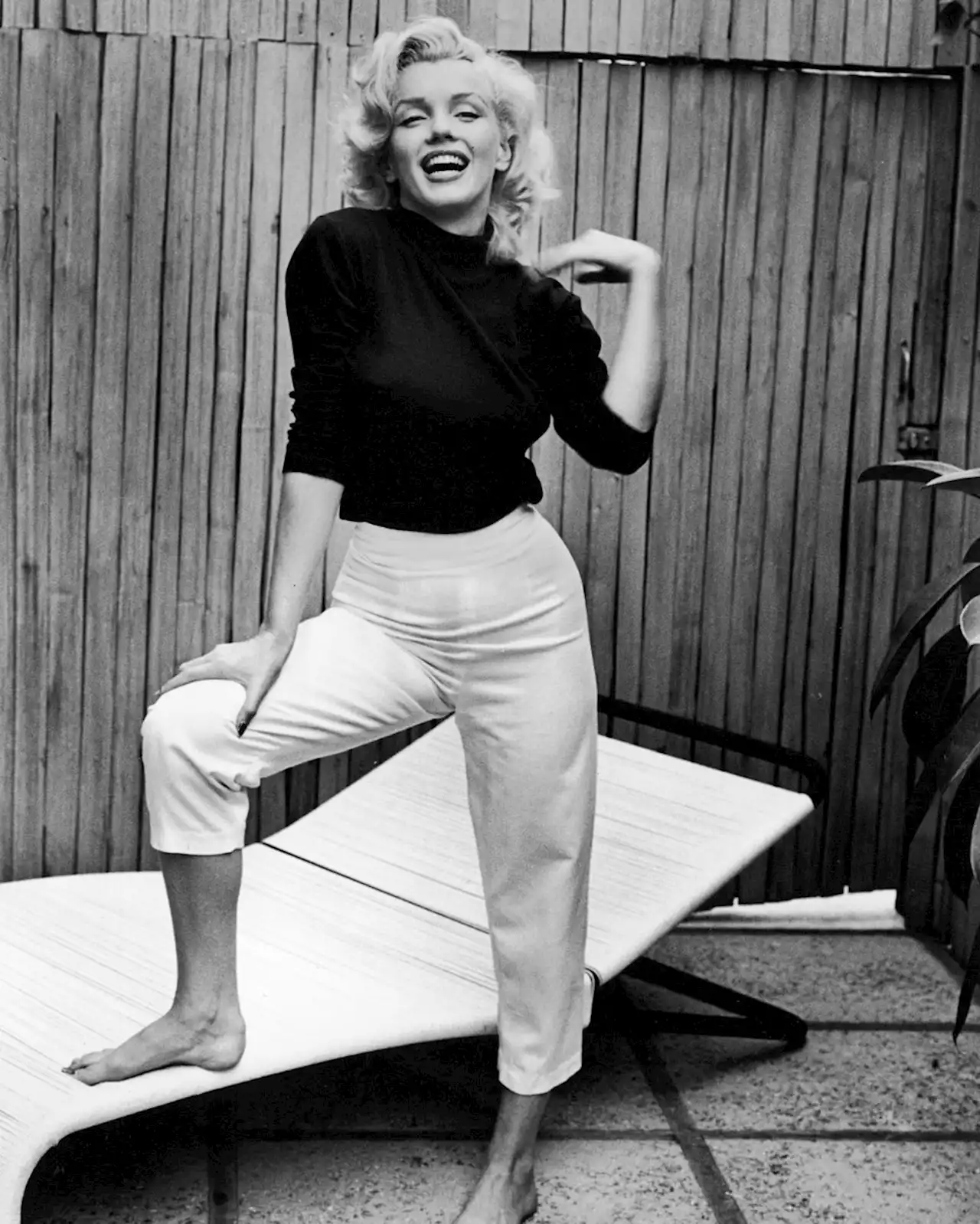 Marilyn Monroe at Home in Hollywood: Color Photos of the Star in 1953