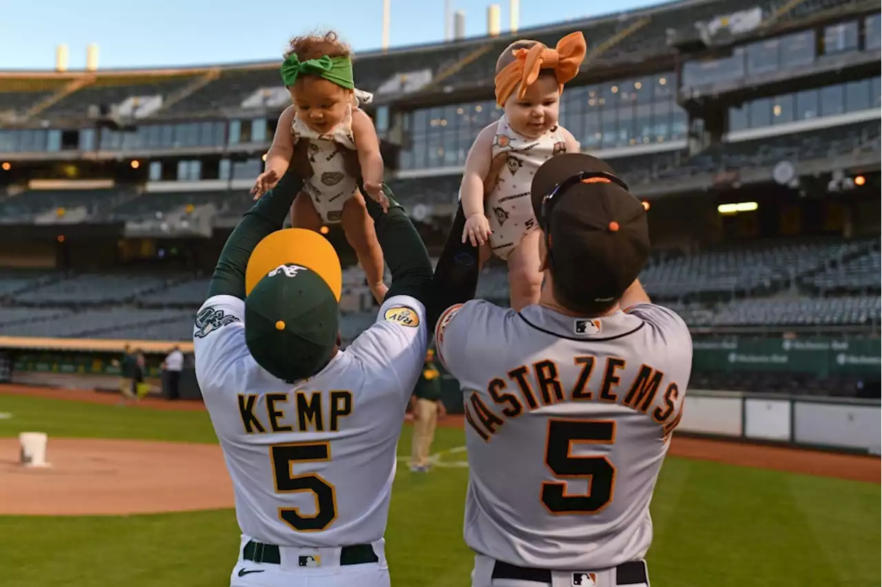 Best friends Mike Yastrzemski and Tony Kemp start a new tradition