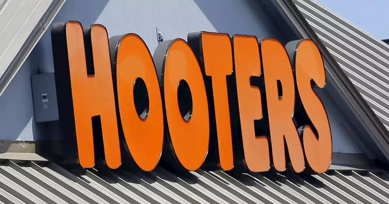 Hooters sign offensive linemen from OU, LSU, Auburn, more to NIL deals