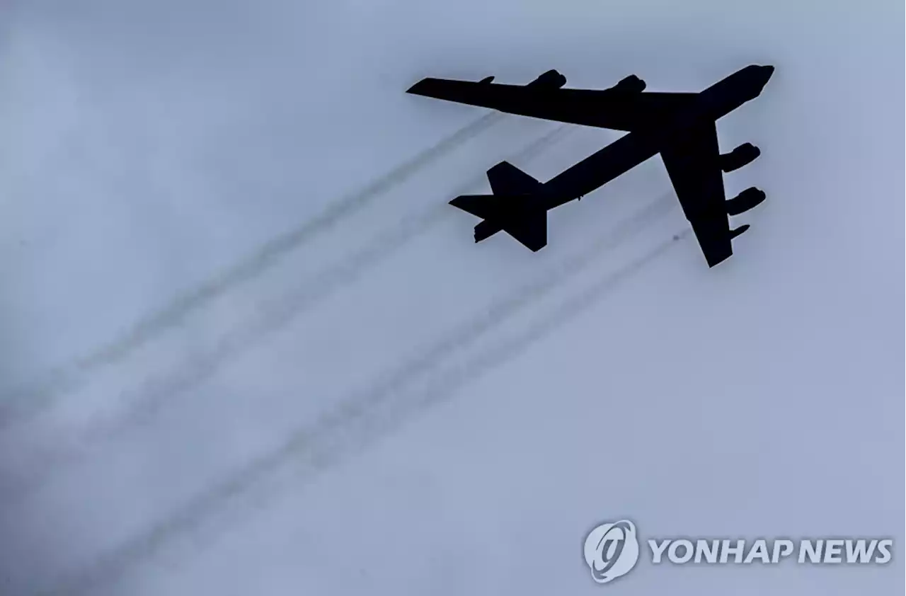 美 B-52 전폭기 2대 발칸반도 서부 저공 비행 | 연합뉴스