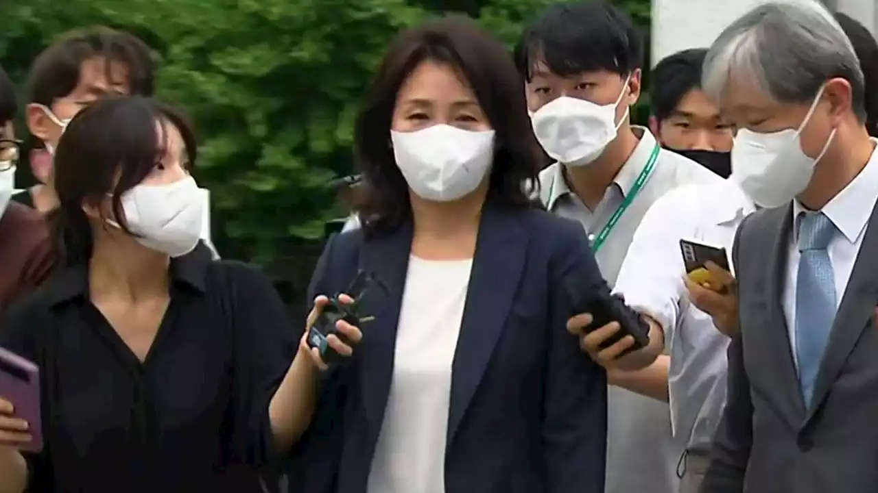 [현장영상+] '법인카드 유용 의혹' 김혜경 경찰 출석...질문엔 '묵묵부답'