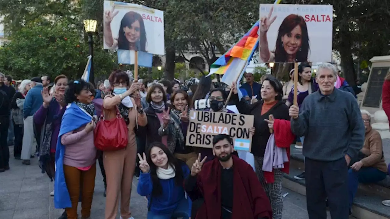 Dirigentes y militantes de todo el país se manifestaron en apoyo a la Vicepresidenta