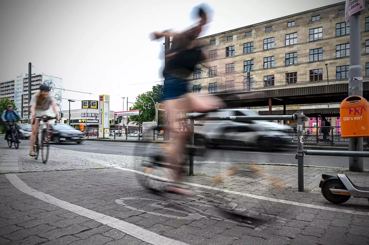 Fahrradhelm, Airbag, Spiegel: Was bringt wirklich Sicherheit auf dem Fahrrad?